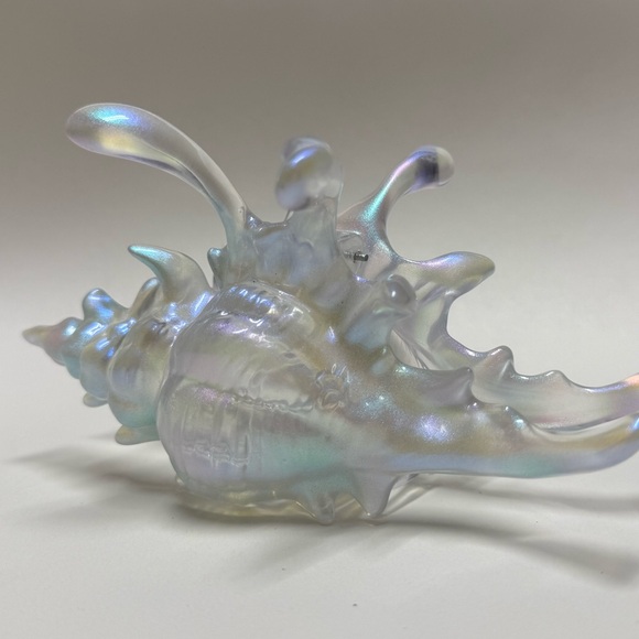 Realistic Sea shell hair claw shimmering main image 7